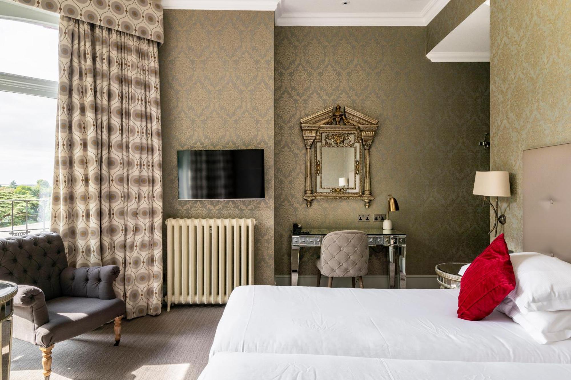 The Petersham 4*