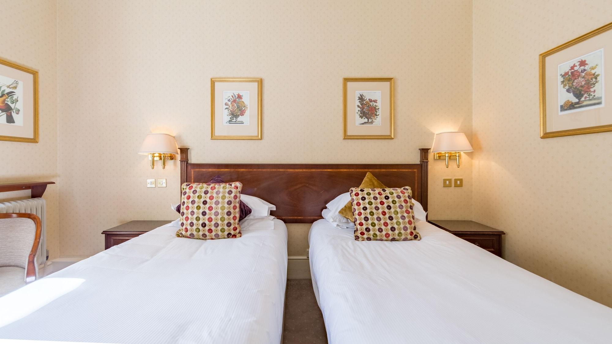 Отель The Petersham