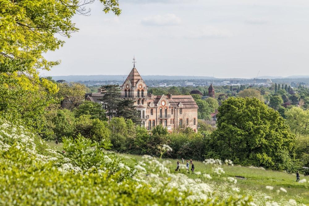 The Petersham Отель