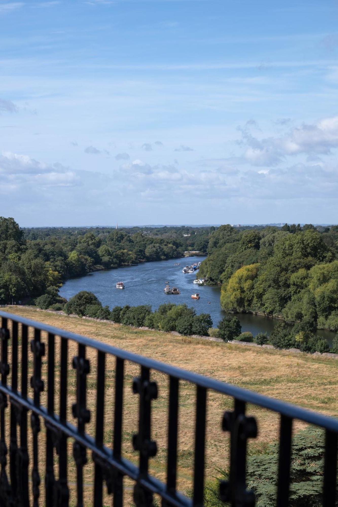 Отель The Petersham