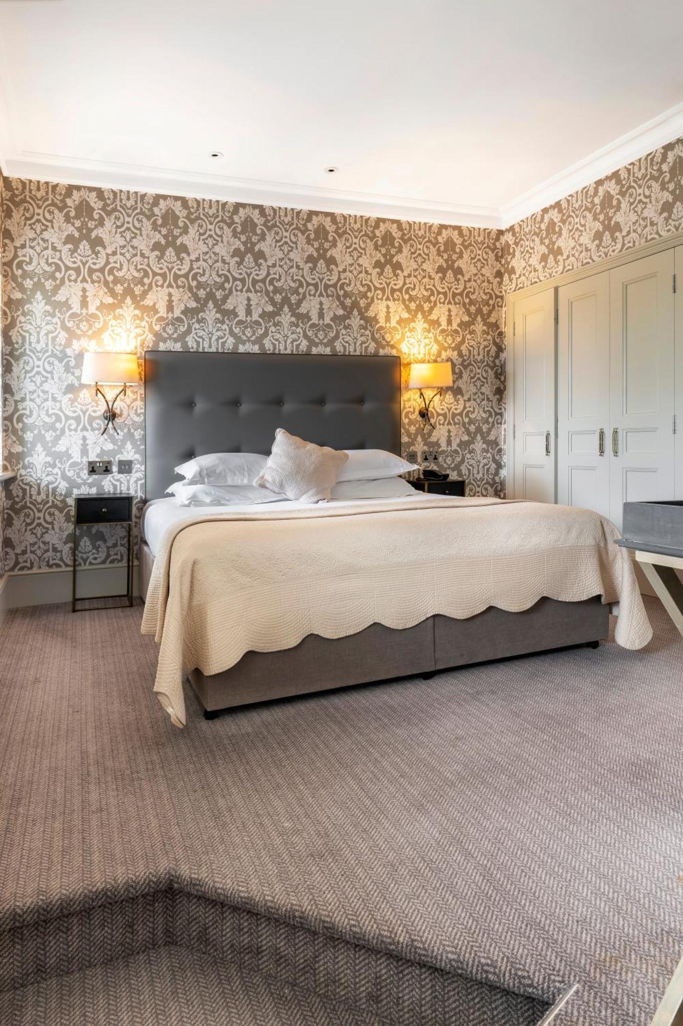 Отель The Petersham 4*