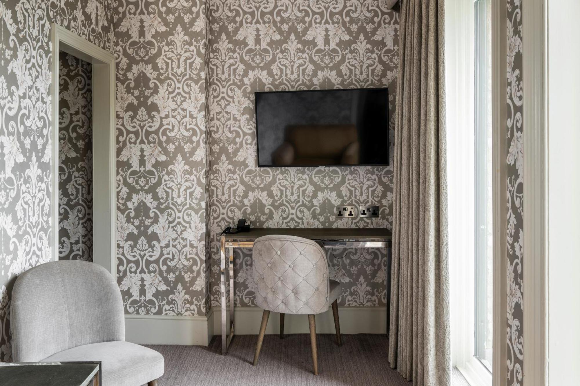 The Petersham 4*