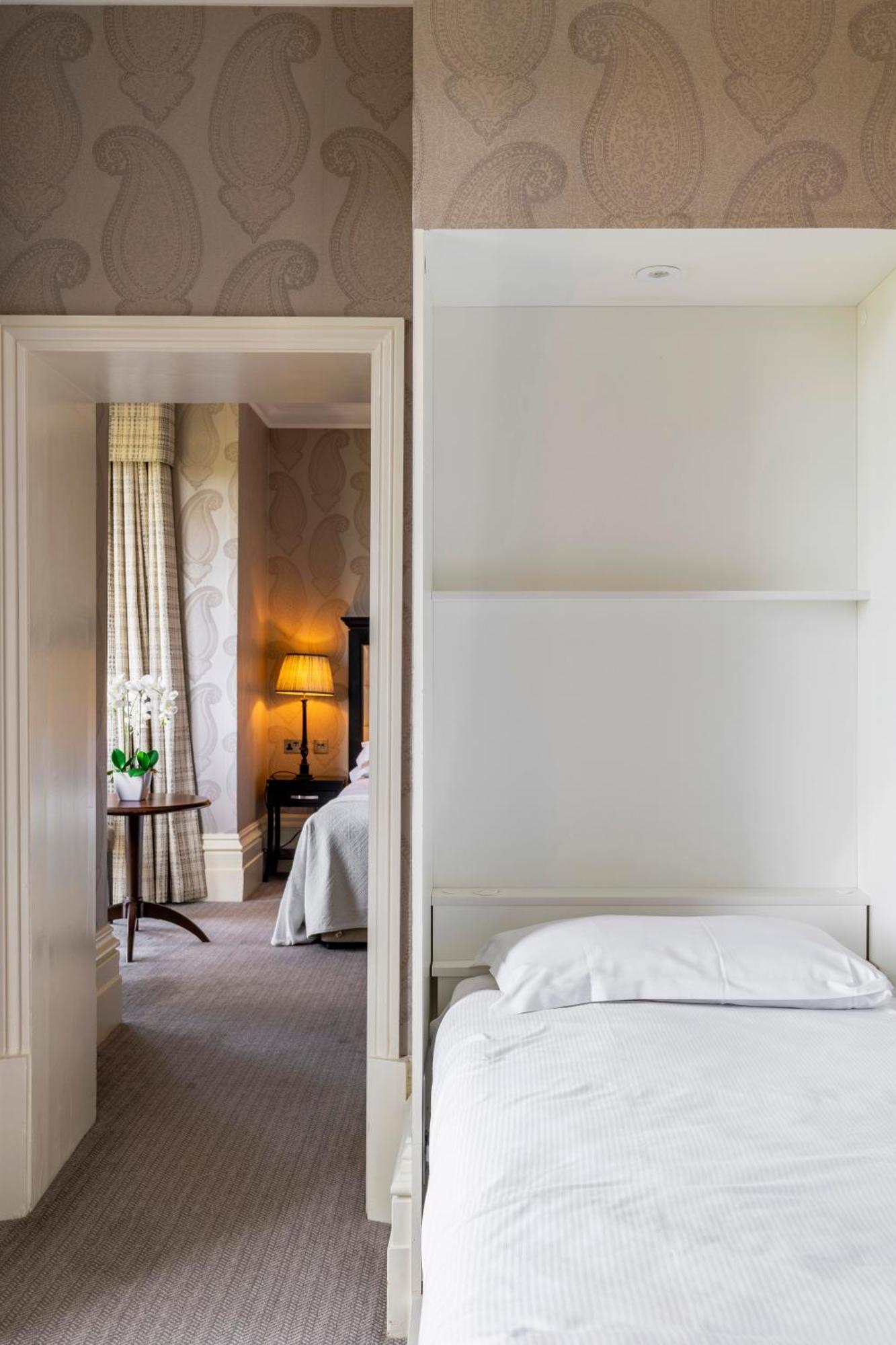 Отель The Petersham