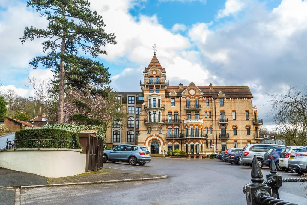 The Petersham Отель